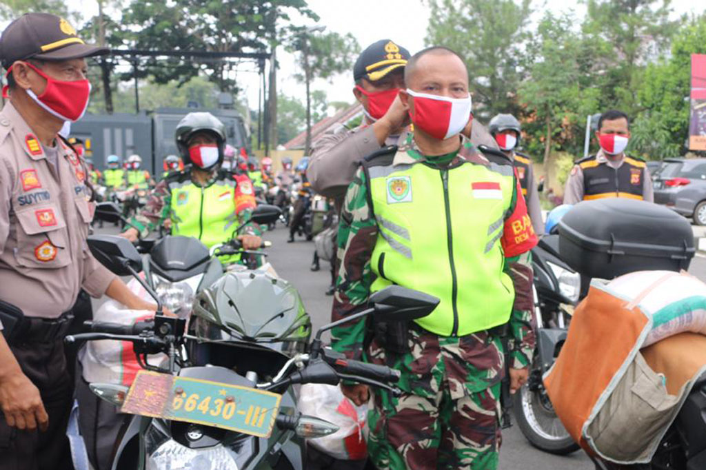 Kapolres Tasikmalaya Kota AKBP Anom Karibianto mengatakan, untuk memenuhi kebutuhan pangan di tengah pandemi covid-19 Kapolri telah memberikan bantuan berupa beras sebanyak 10 ton bagi masyarakat yang tidak mendapatkan bantuan dari non data terpadu kesejahteraan sosial (DTKS) dan PKH. 