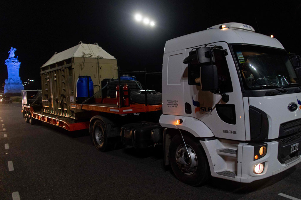 Perjalanan ini diawasi oleh dua tim spesialis, yang mengikuti protokol khusus untuk melindungi diri mereka sendiri dan Mara dari virus korona baru.