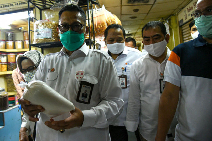 Dalam kegiatan operasi pasar tersebut, Budi Waseso menyatakan bahwa pihaknya menyalurkan gula dengan harga Rp11.000 per kg ke pedagang eceran, sehingga diharapkan harga gula di tingkat konsumen tidak lebih dari Rp12.500 per kg.