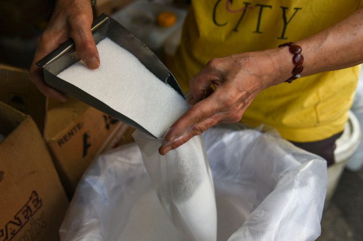 Sebanyak 22.000 ton yang baru saja didatangkan dari India. Impor gula ini untuk mengisi kebutuhan gula menjelang Hari Raya Idul Fitri yang sudah di depan mata.