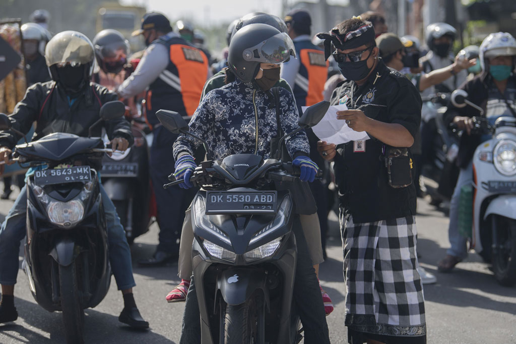 Kota Denpasar menerapkan PKM selama satu bulan dalam upaya menghentikan penyebaran mata rantai wabah covid-19.
