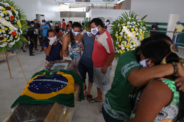 Kepala suku Kokama, Messias Kokama, 53, meninggal dunia di Kota Manaus, wilayah Amazon, Brazil, pada Rabu, 13 Mei 2020 waktu setempat, akibat komplikasi serta gangguan pernapasan yang disebabkan virus korona jenis baru atau covid-19.