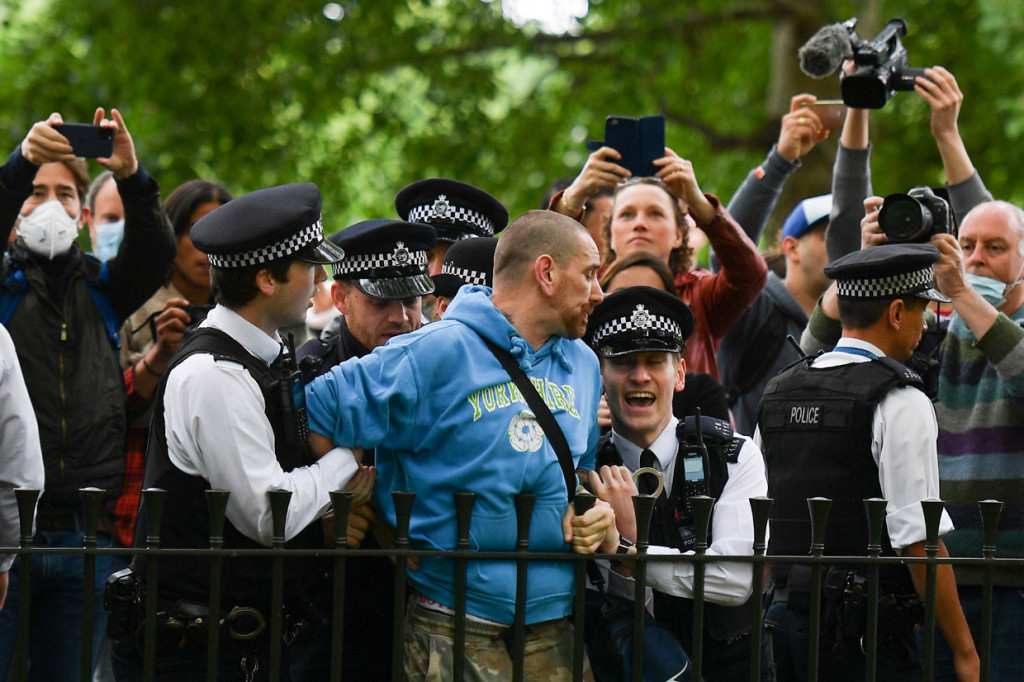 Kepolisian London menangkap 19 orang pendemo pada Sabtu, 16 Mei 2020, waktu setempat.