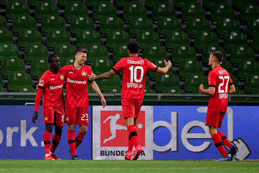 Mitchell Weiser memperbesar keunggulan tim tamu menjadi 3-1 pada menit ke-61 lewat tandukan memaksimalkan umpan matang Moussa Diaby.