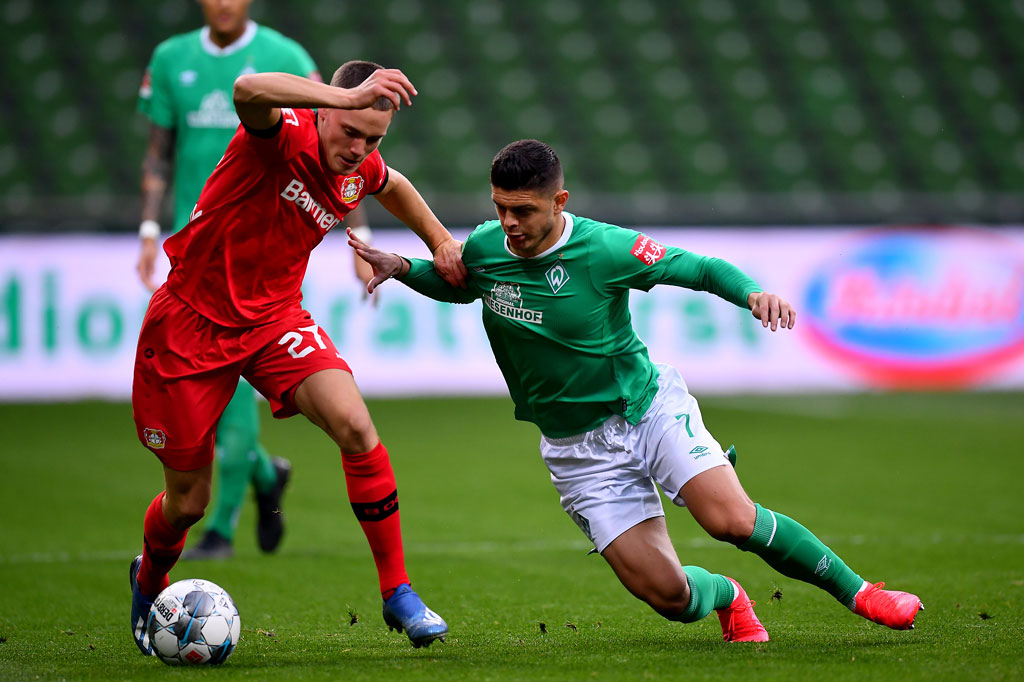  Havertz melakukan debutnya pada usia 17 tahun 126 hari juga saat melawan Breman pada musim kompetisi 2016/2017.

  

Sementara Wirtz yang baru genap berusia 17 tahun pada 3 Mei kini yang menciptakan rekor itu dengan usia 17 tahun 15 hari.