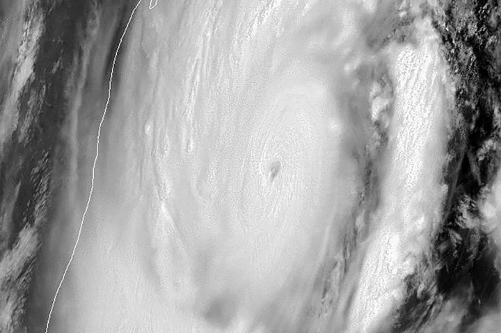 Menurut beberapa pejabat terkait, angin dengan kecepatan demikian menjadikan Amphan sebagai badai terkuat di India dalam 10 tahun terakhir.