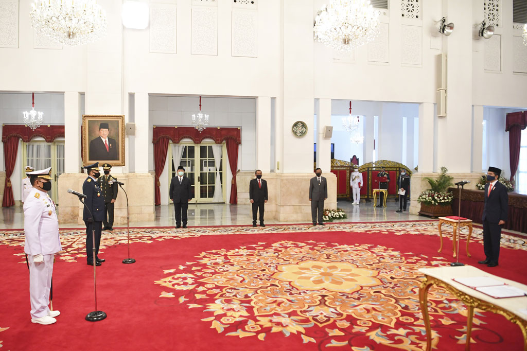Presiden Joko Widodo secara resmi melantik Laksamana Yudo Margono sebagai KSAL dan Marsekal Fadjar Prasetyo sebagai KSAU, di Istana Negara, Jakarta, Rabu, 20 Mei 2020.