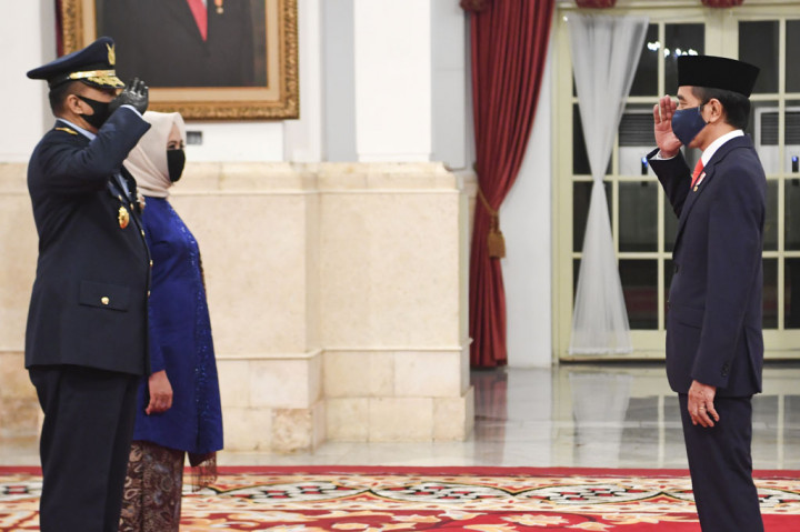 Sementara Marsekal Fajar Prasetyo sebelumnya menjabat sebagai Panglima Komando Gabungan Wilayah Pertahanan (pangkogabwilhan) II. Dia adalah alumnus Akademi TNI Angkatan Udara (AAU) 1988. Fadjar merupakan seorang penerbang angkut dan mengawali karier sebagai penerbang A-4 Skyhawk di Skuadron 11 Lanud Sultan Hasanuddin pada 1990 hingga 1995.