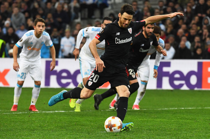 Aduriz membukukan 443 penampilan di La Liga Spanyol bersama Valencia, Real Mallorca, dan Bilbao sepanjang kariernya yang dihiasi 158 gol.