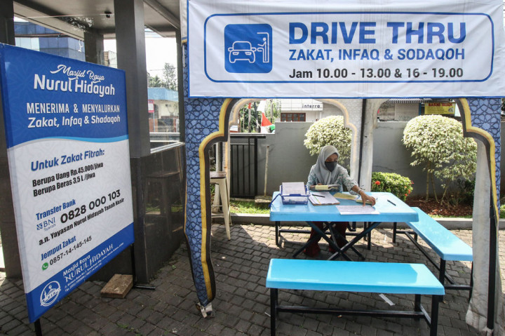 Pembayaran zakat dengan sistem drive thru yang sudah dibuka sejak pekan kedua Ramadan 1441 hijriah tersebut dalam rangka pendukung kebijakan pemerintah dengan memberlakukan protokol kesehatan dan keselamatan untuk mencegah penularan covid-19.