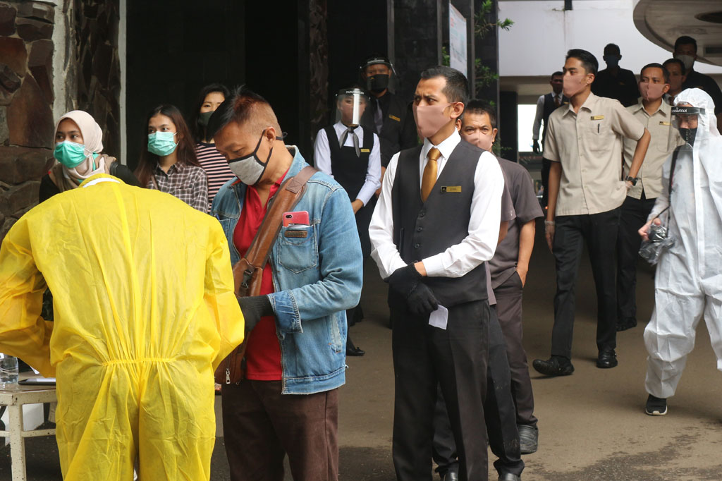 Media Group bekerja sama dengan Homecare24 menggelar rapid test (tes cepat) secara gratis di kawasan The Papandayan Hotel, Jalan gatot Subroto, Kota Bandung, Jawa Barat, Kamis, 21 Mei 2020. Rapid test tersebut berlangsung selama dua hari hingga Jumat, 22 Mei.