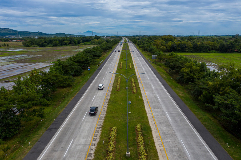 Menjelang Lebaran, salah satu titik kepadatan arus mudik di ruas tol Cikopo-Palimanan (Cipali) terpantau sepi dikarenakan adanya larangan mudik dari Pemerintah demi mencegah penyebaran wabah Covid-19.