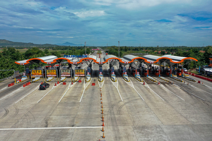 Pantauan di lokasi, lalu lintas di GT Palimanan, sepi dari aktivitas kendaraan. Baik dari arah Jakarta menuju ke Jawa Tengah maupun sebaliknya.