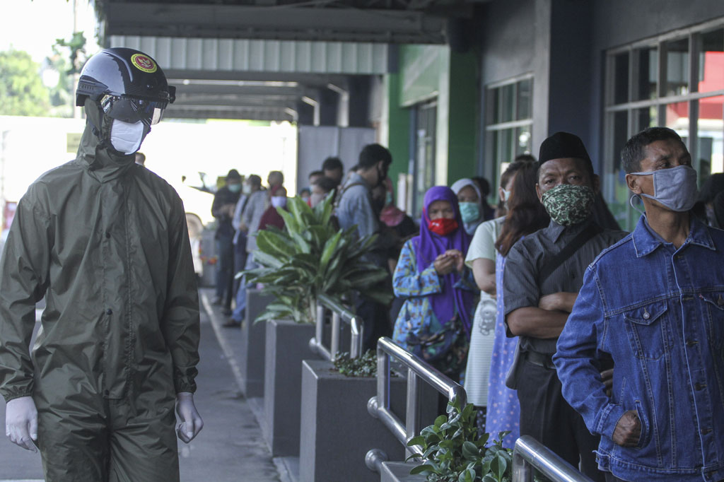 Pada kesempatan tersebut BIN menggunakan alat canggih berupa helm thermal KC wearable sebagai alat mengukur suhu tubuh hingga jarak 10 meter.