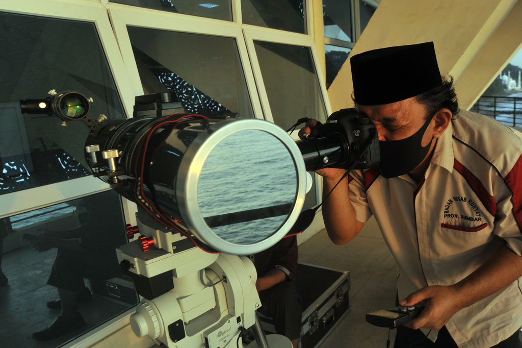 Menurut Cecep, penetapan awal bulan hijriyah didasarkan pada hisab dan rukyat. Proses hisab sudah ada dan dilakukan oleh hampir semua ormas Islam. 