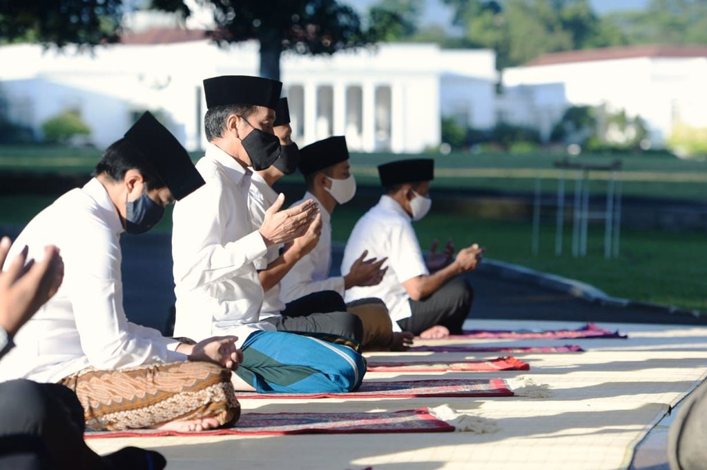 Muhammadun selaku imam dan khatib pada Salat Id ini, selain menjabat sebagai Ketua DKM Masjid Baitussalam Istana Kepresidenan Bogor, sehari-hari juga bertugas sebagai anggota tim pengamanan internal Istana Kepresidenan Bogor. Bertindak sebagai Bilal adalah Herawan yang juga merupakan pegawai Istana Kepresidenan Bogor.