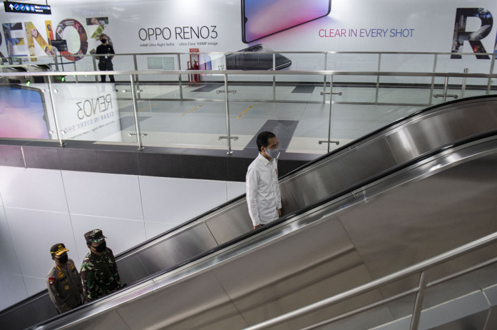 MRT menjadi salah satu transportasi umum yang digunakan banyak warga untuk beraktivitas.