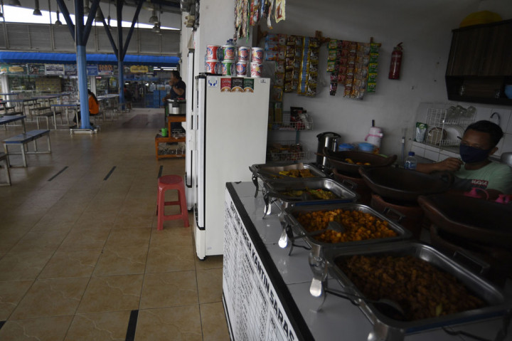 Di rest area tersebut, pada Idulfitri di tahun-tahun sebelumnya pengunjung selalu membeludak. Namun pada Lebaran kali ini, sangat sepi pengunjung.