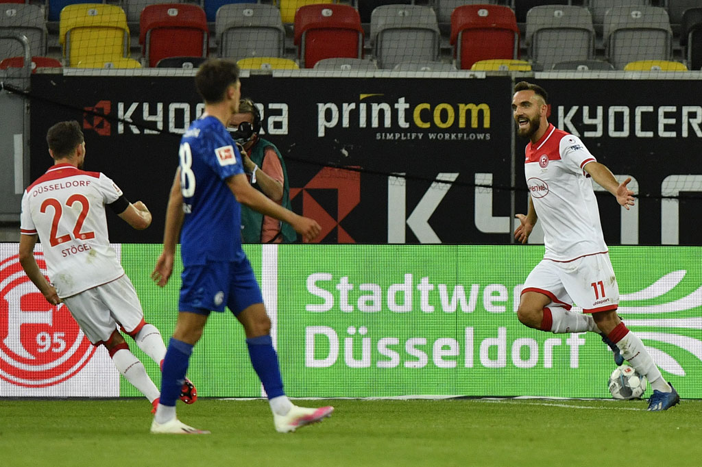 Namun keunggulan itu hanya berlangsung singkat setelah Rouwen Hennings menyamakan kedudukan pada menit ke-63. Gol tersebut disahkan wasit setelah melihat tayangan rekaman VAR, dimana Hennings berhasil melepaskan diri dari pengawalan pemain belakang Schalke dan menggiring bola dan memperdaya kiper Markus Schubert.