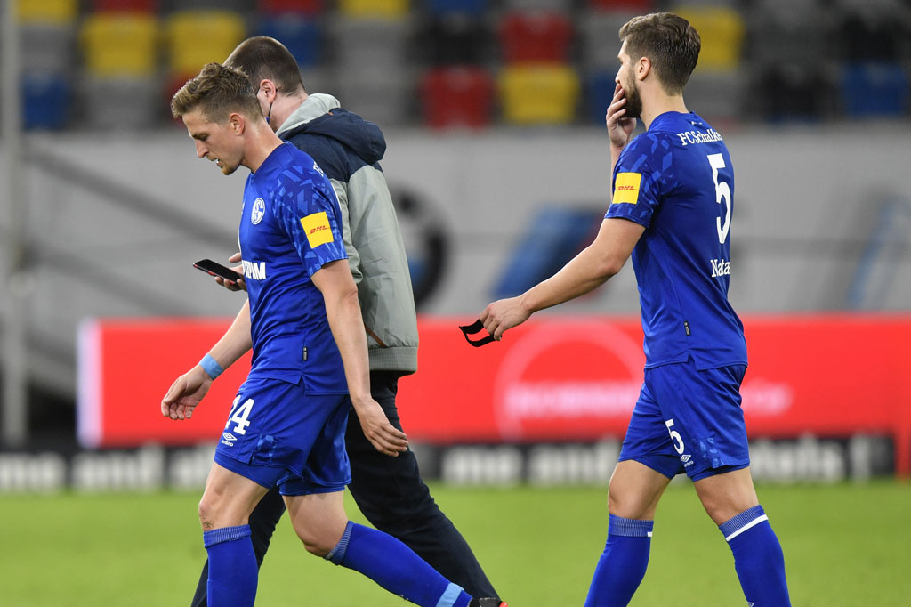 Sementara Schalke yang memperpanjang rekor liga tanpa kemenangan menjadi 10 pertandingan, berada di urutan kesembilan dengan 37 poin.