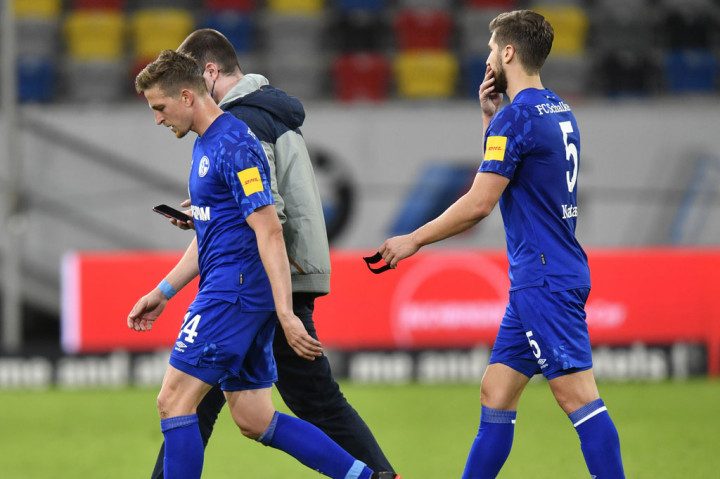 Sementara Schalke yang memperpanjang rekor liga tanpa kemenangan menjadi 10 pertandingan, berada di urutan kesembilan dengan 37 poin.