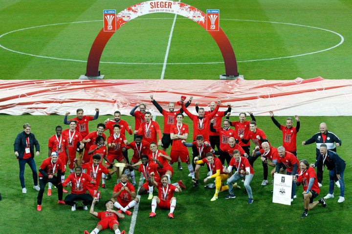 Hasil itu membuat Salzburg sukses mempertahankan trofi Piala Austria yang juga mereka raih musim lalu dan menambah koleksinya menjadi tujuh kali juara kompetisi itu, demikian catatan laman resmi federasi sepak bola Austria (OFB).