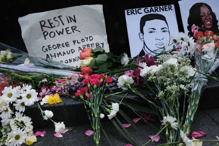 Usai kejadian itu, Chauvin serta tiga rekan sesama polisi yang berada di lokasi, dipecat dari Departemen Kepolisian Minneapolis pada Selasa, 26 Mei 2020. Ketiga polisi lainnya adalah Thomas Lane, Tou Thao, dan J Alexander Kueng.