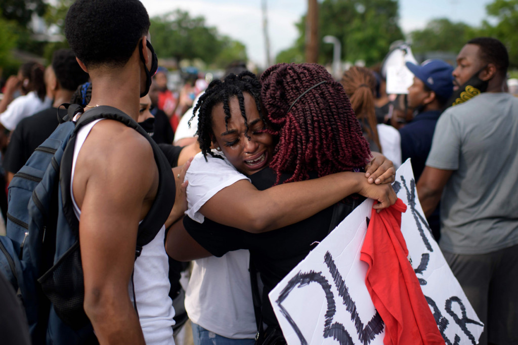 Unjuk rasa masif ini berlangsung di Minneapolis dan puluhan kota lain di seantero AS. AFP Photo/Mark Felix
 