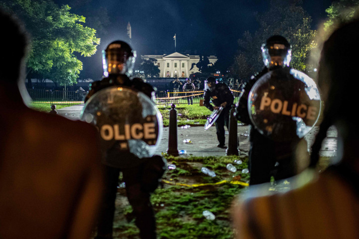 Gubernur beberapa negara bagian telah memanggil Garda Nasional, usai Presiden Donald Trump mendorong mereka untuk menerapkan taktik yang lebih tegas terhadap demonstran. AFP Photo/Eric Baradat