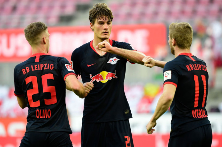 Gol itu disambut reaksi emosional pelatih Leipzig, Julian Nagelsmann, dan anak-anak asuhnya berhasil menyamakan kedudukan pada menit ke-20 lewat sundulan Patrik Schick.
