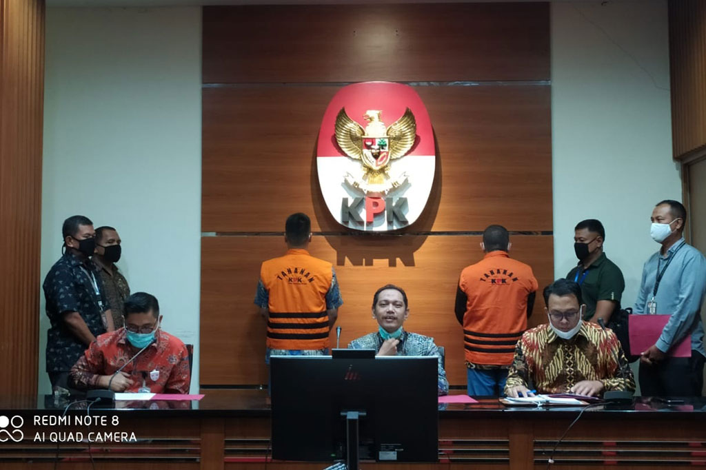 Komisi Pemberantasan Korupsi (KPK) resmi menahan mantan Sekretaris Mahkamah Agung Nurhadi dan menantunya Rezky Herbiyono di Rutan Kavling C1, Gedung KPK lama, Jakarta, terhitung mulai hari ini, Selasa, 2 Juni 2020 hingga 20 hari mendatang guna kepentingan penyidikan.