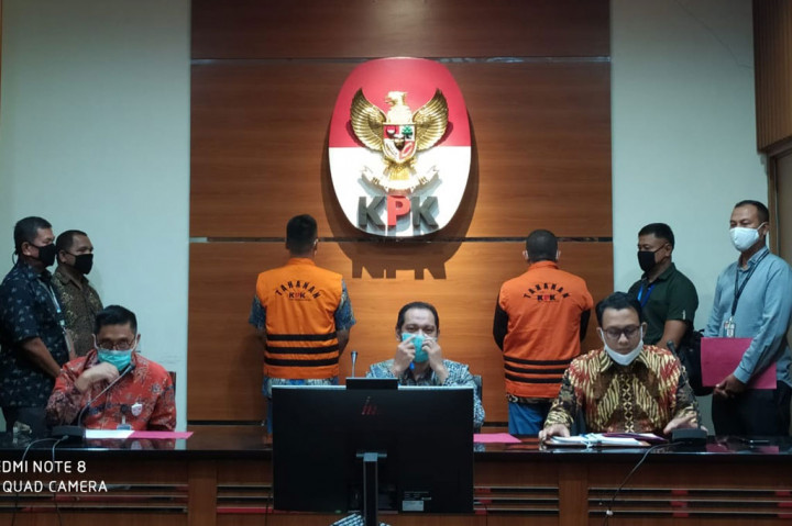 Seperti diketahui, KPK telah menangkap Nurhadi dan Rezky di salah satu rumah di Simprug, Jakarta Selatan, Senin, 1 Juni 2020 malam. Selain menangkap keduanya, tim KPK juga membawa barang bukti hasil penggeledahan di rumah tersebut. 