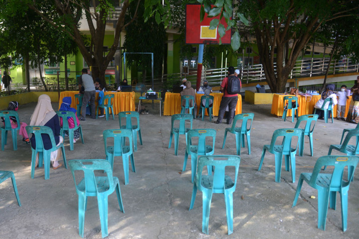 Pendaftaran murid baru tahun ajaran 2020/2021 mulai dari jenjang SD hingga SMA berlangsung hingga tanggal 6 Juni 2020 di tengah pandemi covid-19 itu tetap menerapkan protokol kesehatan. 