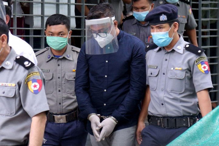 Lah bersama seorang warga setempat, Wai Tun, dituntut hukuman penjara selama tiga tahun karena melanggar Undang-Undang Penanggulangan Bencana saat keduanya menggelar ibadah misa di Kota Yangon pada April. Otoritas di Myanmar melarang warga berkumpul sejak pertengahan Maret.