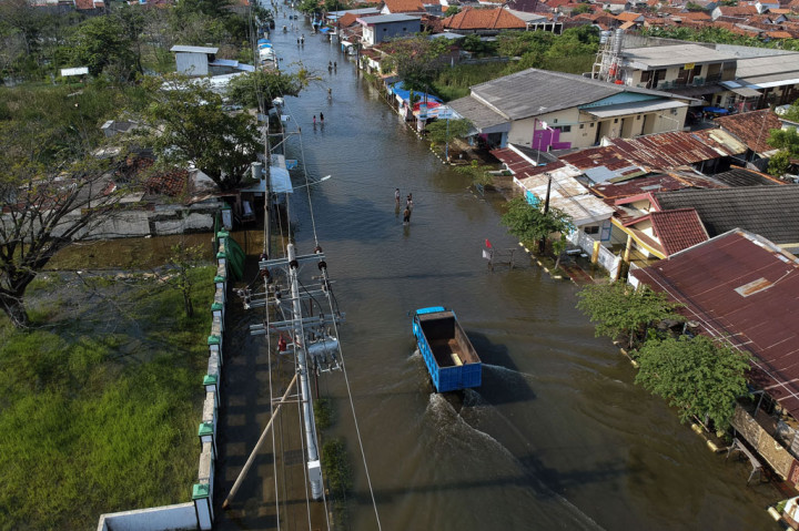 Ia berpesan kepada warga terdampak rob yang saat ini berada di tengah pandemi covid-19 agar terus menjaga kesehatan.