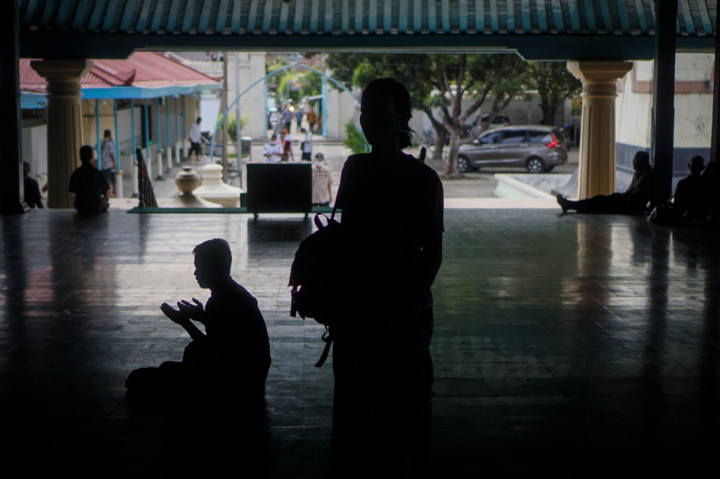 Masjid Agung Solo belum menggelar kembali ibadah Salat Jumat karena masih menunggu regulasi Normal Baru arahan Pemerintah Kota Solo yang akan disusun dalam Peraturan Wali Kota.