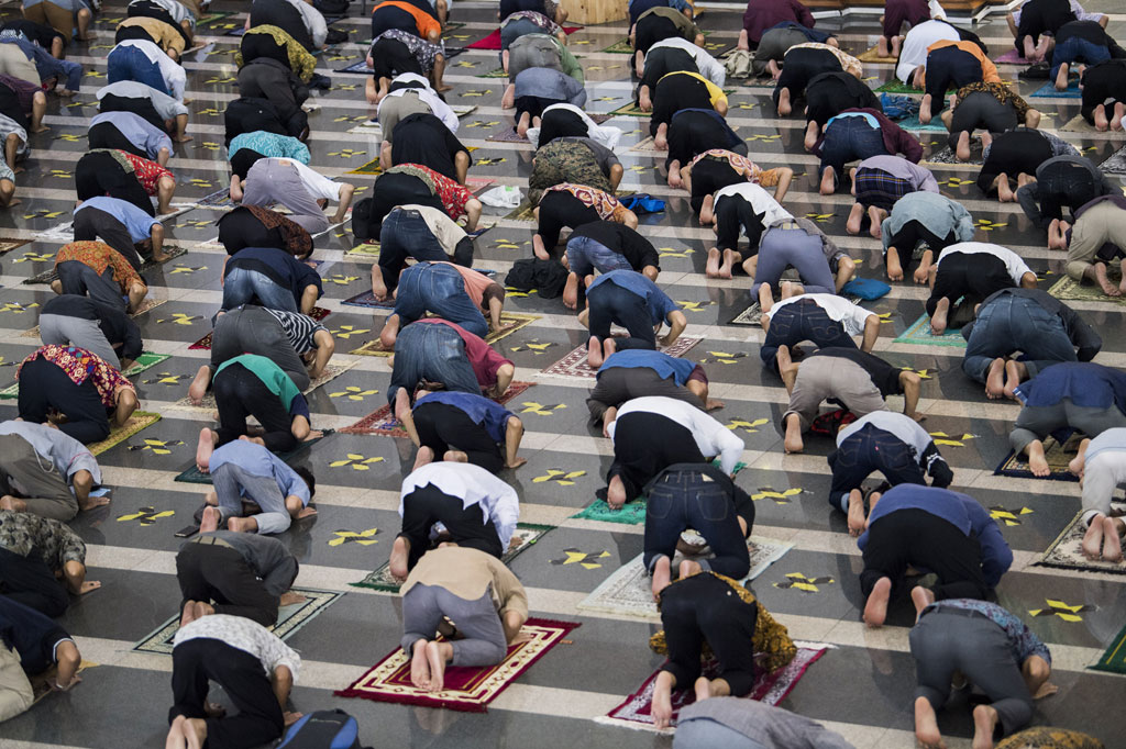 Dewan Kemakmuran Masjid Pusdai Bandung juga membatasi jemaah Salat Jumat dalam upaya menerapkan protokol kesehatan mengenai pencegahan penularan virus korona (covid-19) dalam kegiatan ibadah berjamaah di masjid.