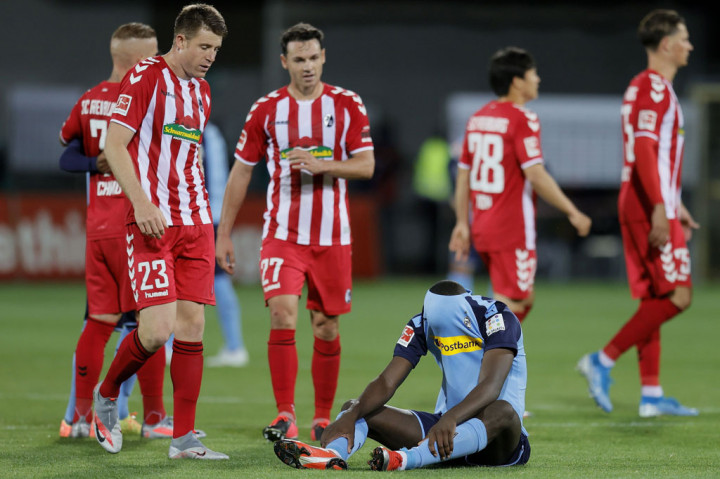 Kemenangan perdana bagi Freiburg (41) sejak Liga Jerman dilanjutkan di era pandemi covid-19 itu membawa mereka menduduki peringkat kedelapan dan hanya terpaut satu poin dari zona Eropa. Sedangkan Gladbach (56) tertahan di urutan keempat setelah menelan kekalahan pertama dari tiga laga terakhirnya.