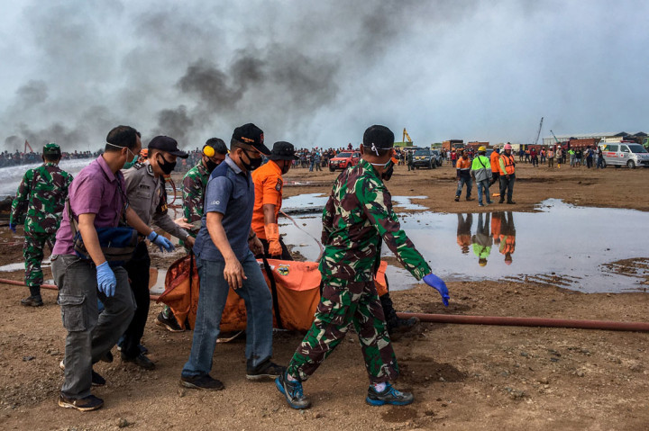 Belum diketahui penyebab jatuhnya helikopter jenis MI-17 bernomor registrasi HA 5141 milik TNI-AD yang mengakibatkan empat awak tewas dan lima awak lainnya luka-luka tersebut.