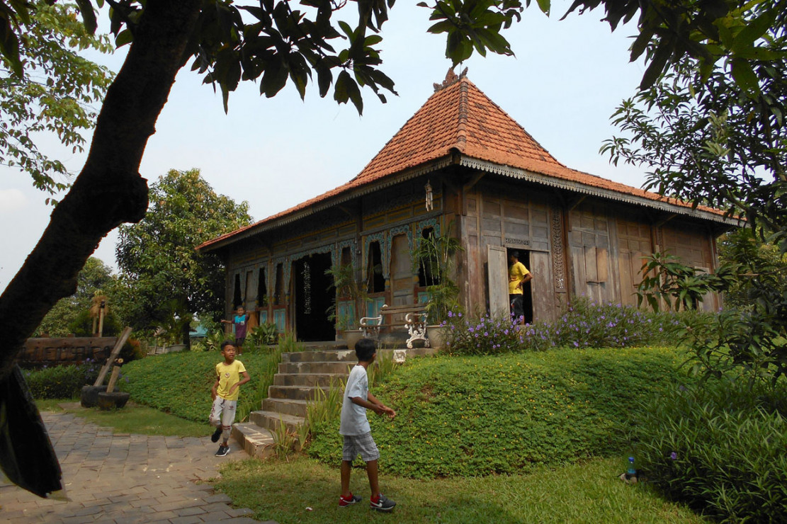 Mengunjungi Wisata Rumah Joglo Puri Wedari
