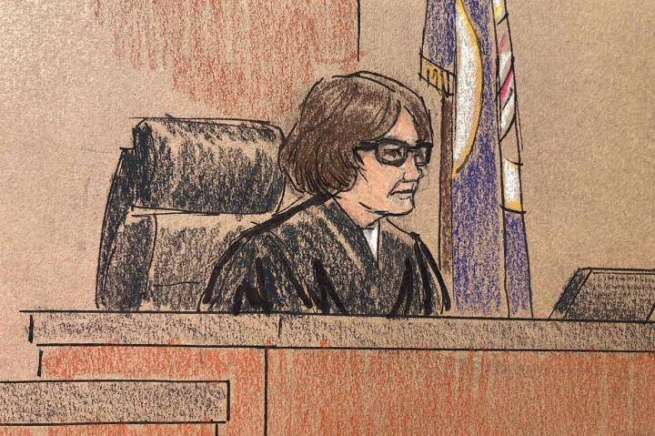 Syaratnya mengharuskan dia menyerahkan senjata api, tidak bekerja dalam penegakan hukum atau keamanan dalam kapasitas apa pun, dan tidak memiliki kontak dengan keluarga Floyd.