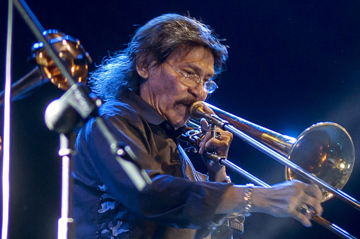 Kabar duka datang dari industri musik Tanah Air. Musisi jazz senior Benny Likumahuwa meninggal dunia hari ini, Selasa, 9 Juni 2020. ANTARA FOTO/Embong Salampessy