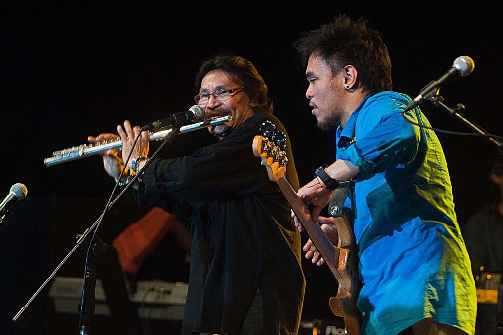 Hal tersebut dikonfirmasi pengamat musik Adib Hidayat melalui sebuah unggahan foto Benny Likumahuwa di akun Twitter-nya. 