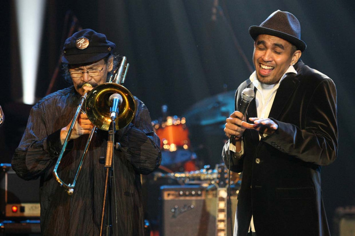 Informasi juga datang melalui pesan berantai yang beredar melalui WhatsApp. 