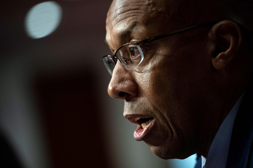 Brown, 57, yang saat ini menjadi komandan Pasukan Udara Pasifik, akan menjadi orang Afrika-Amerika kedua yang pernah menjabat sebagai Kepala Staf Gabungan, setelah mantan ketua Kepala Gabungan Colin Powell selama 1989-1993.