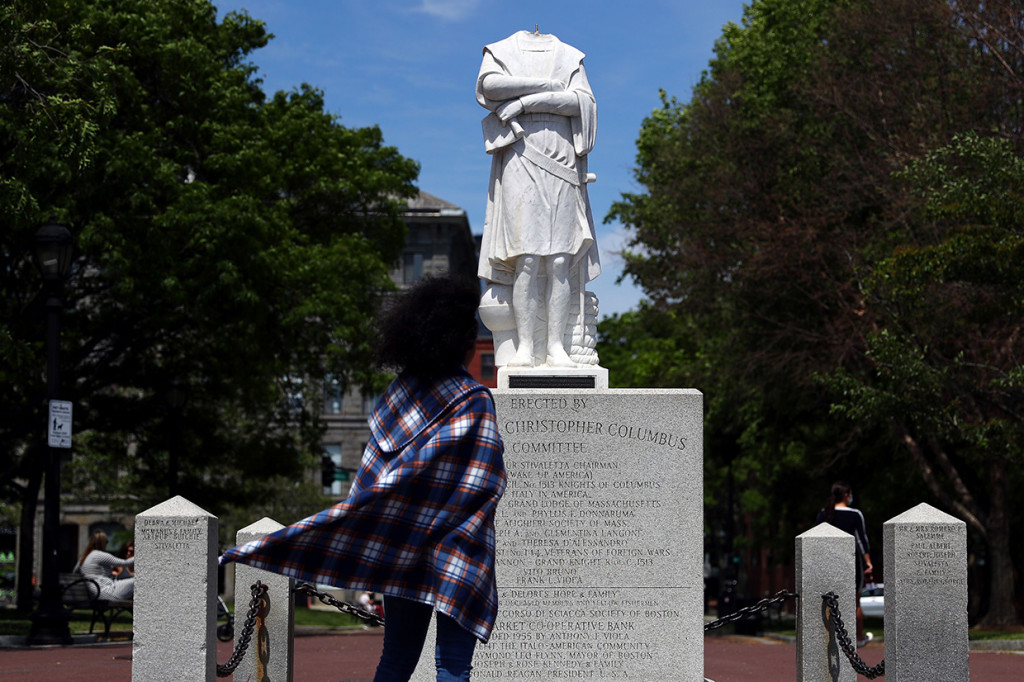 Sebuah patung Christopher Columbus di Boston, Massachusetts, dipenggal para pengunjuk rasa antirasisme, Rabu, 10 Juni 2020 waktu setempat.
