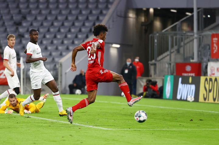 Peluang demi peluang terus didapat tuan rumah. Kingsley Coman menyia-nyiakan dua peluang bagus, sementara Lewandowski masih belum mampu memaksimalkan peluang. Skor 1-0 bertahan hingga jeda.