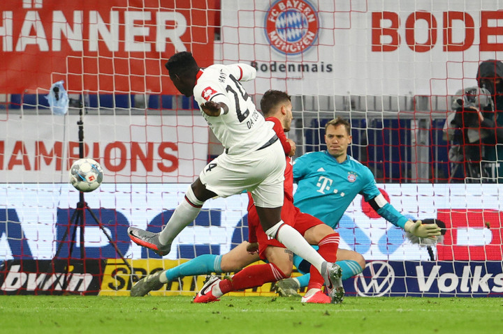 Setelah turun minum permainan Bayern mengendur, situasi tersebut dimanfaatkan oleh Frankfurt. Daichi Kamada mendapatkan ruang di dalam kotak penalti, dan bola operannya sukses disambar sesama pemain pengganti Danny Da Costa untuk menyamakan kedudukan pada menit ke-69.