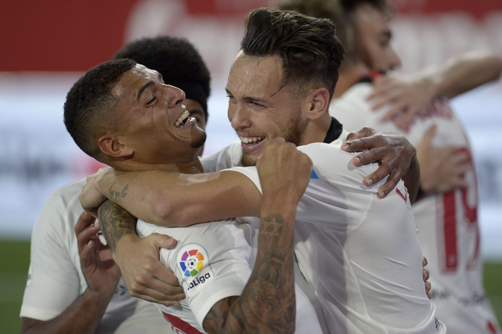 Pada menit ke-56 Lucas Ocampos akhirnya membuka keunggulan Sevilla lewat eksekusi tendangan 12 pas. Penalti didapat setelah Luuk de Jong dilanggar Marc Bartra.