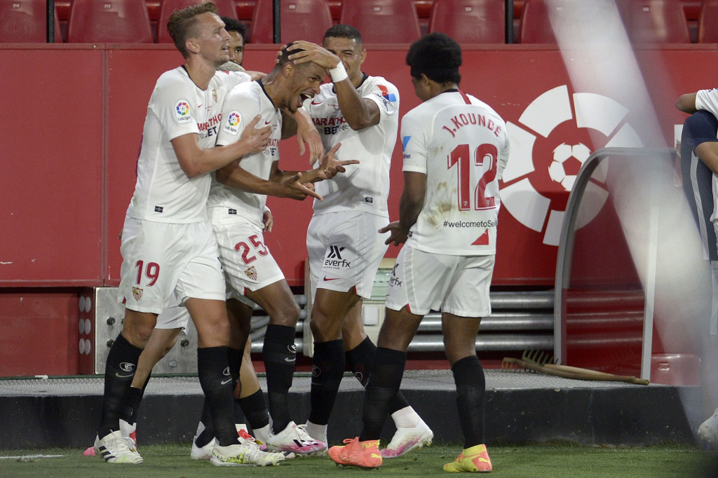 Ocampos kembali memainkan peranan besar ketika umpan silangnya berhasil ditanduk Fernando Reges dan berhasil menggandakan keunggulan Sevilla pada menit ke-62.